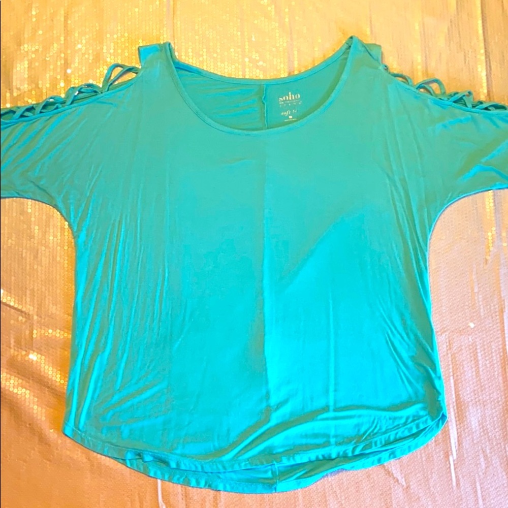 Quarter sleeve with a cross cross open design